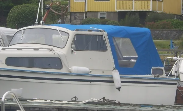 Albin 25