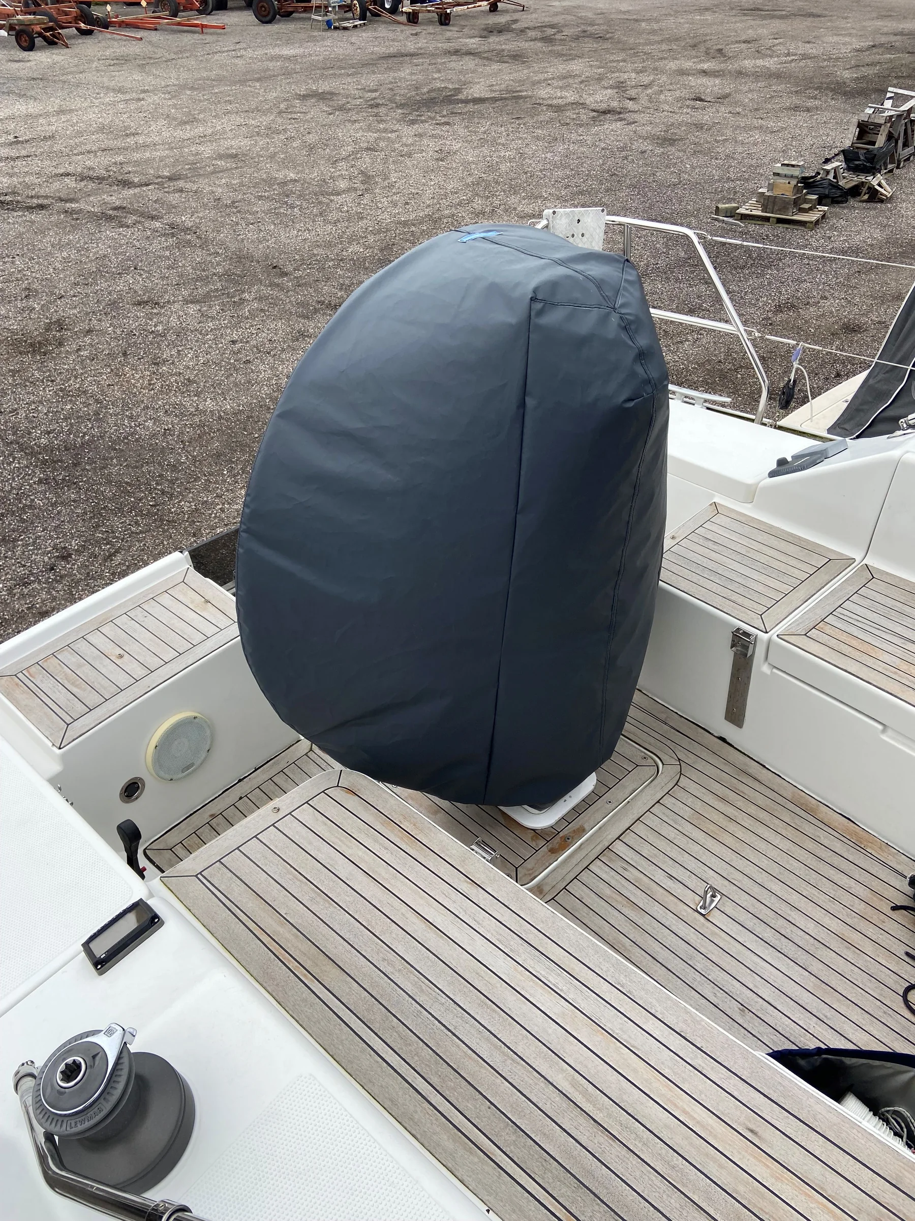 Hanse 320 Pedistal/ratthuv